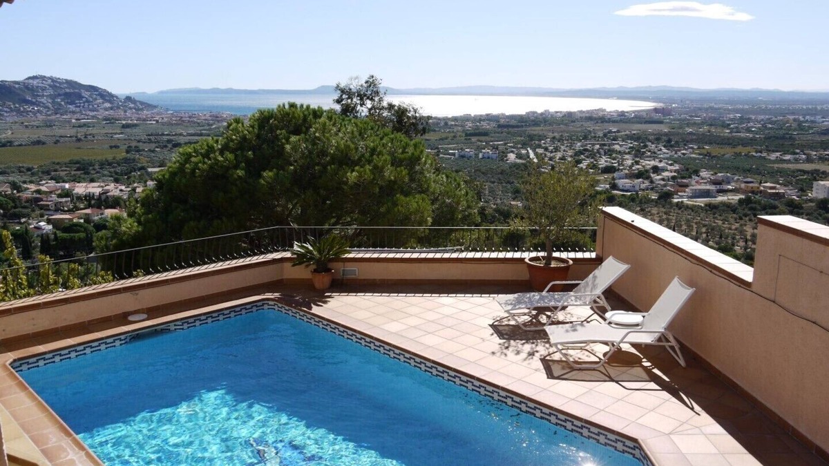 El Mas Fumats Apartment | Top flat with every comfort for 1-2 persons, private pool, fibre optic internet