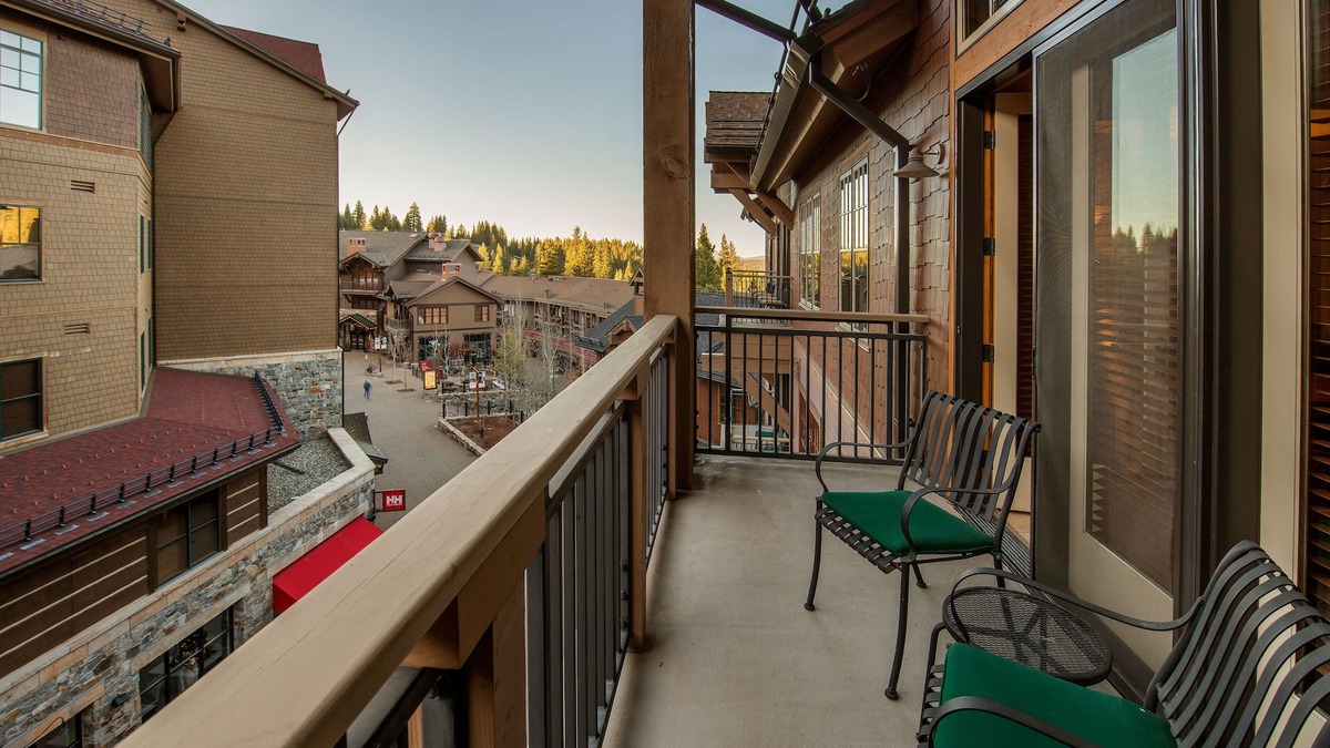 Truckee Condo | Top Floor 2BD w/Large Loft in the Heart of the Northstar Village!