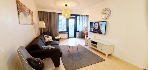 Itainen District Apartment | Top floor 51m2, Balcony, 150 M WiFi, free own parking place, 300m Metro