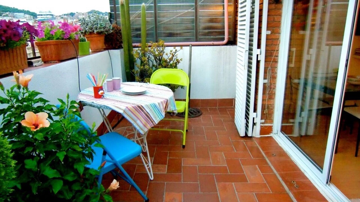 la Vila de Gracia Apartment | Top Floor Apartment w/Private Terrace, in Gracia and Minutes from Downtow