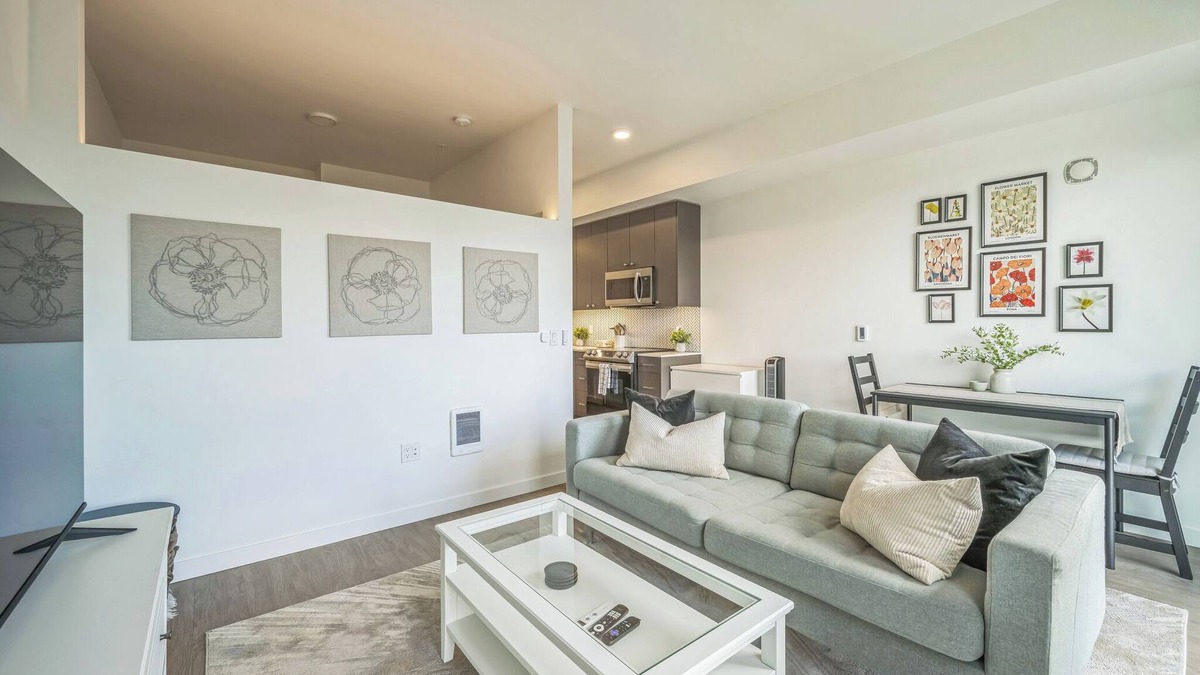Redmond Apartment | Top Floor Apt -minutes walk to Downtown Redmond/Marymoor in the heart of Redmond