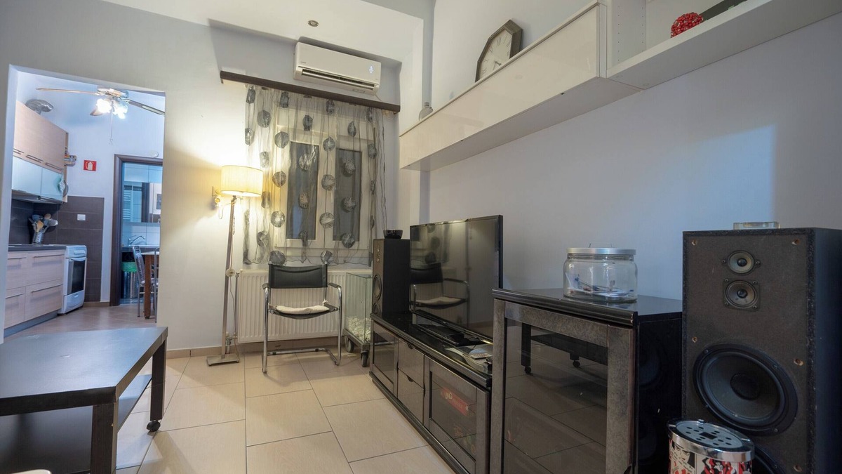 Nea Ionia Apartment | Top-Floor Apt with Private Patio- Nea Ionia by ΜΡS