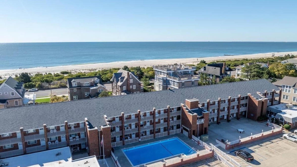 Admiral Estates Condo | Top Floor Cape Roc Condo, beach block and glorious views!