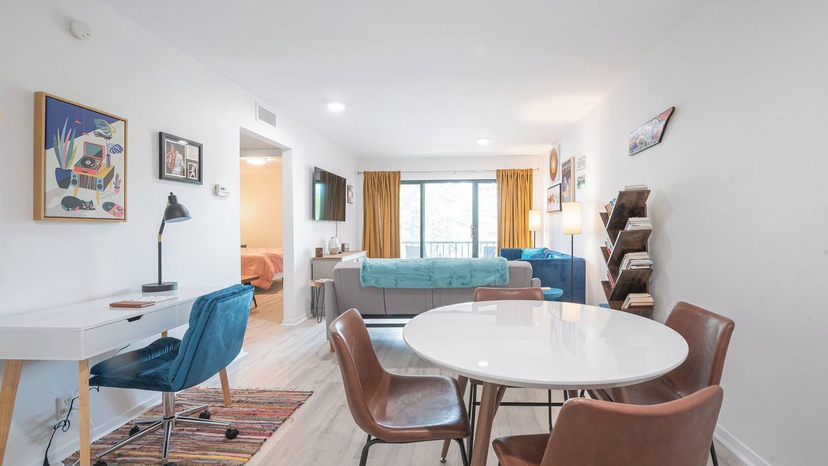 Germantown Condo | Top Floor Condo in Germantown Memphis - Pool & Convenient to Hospitals & MORE!
