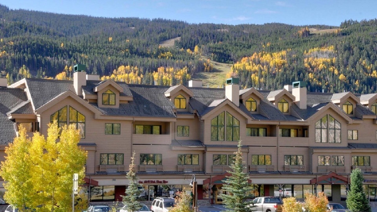 Mountain House Condo | Top floor condo, mountain views, steps to village, free shuttle, 1 min to slopes