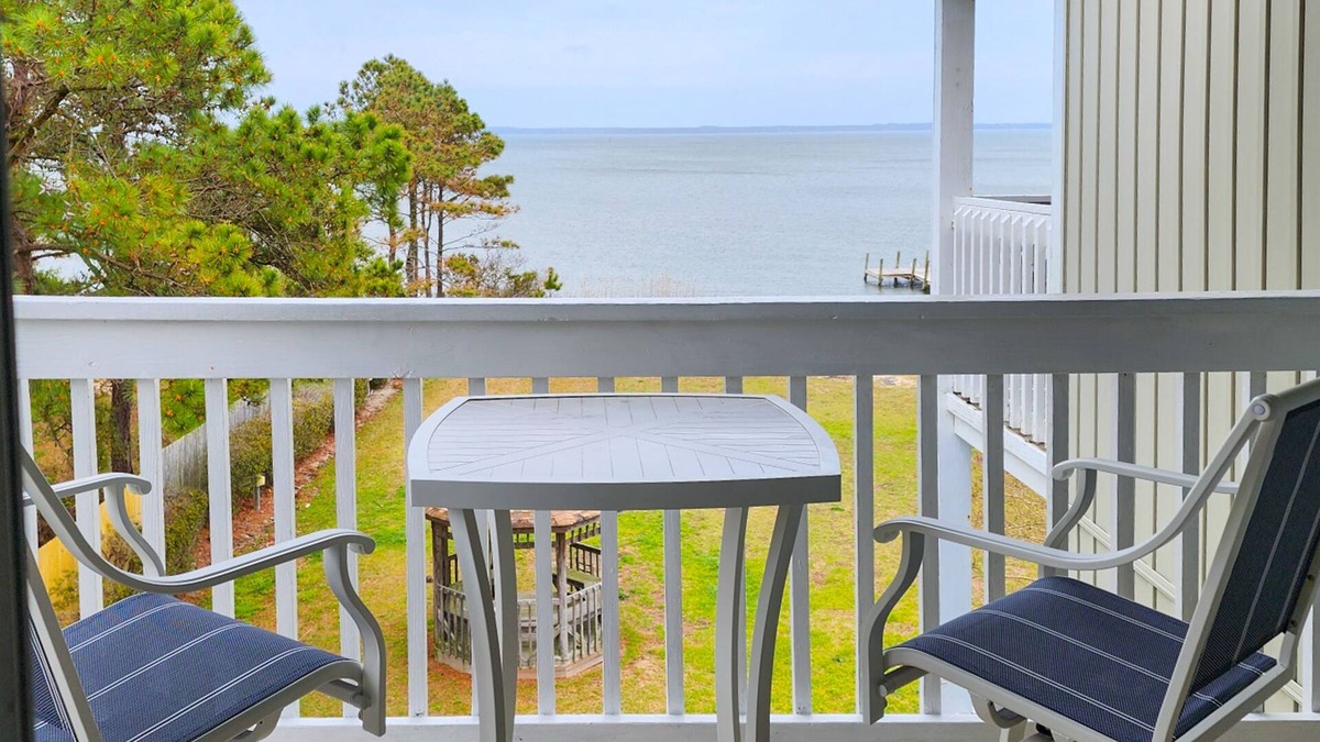 Manteo Condo | Top-floor condo near attractions with sound views, balcony, washer/dryer, AC