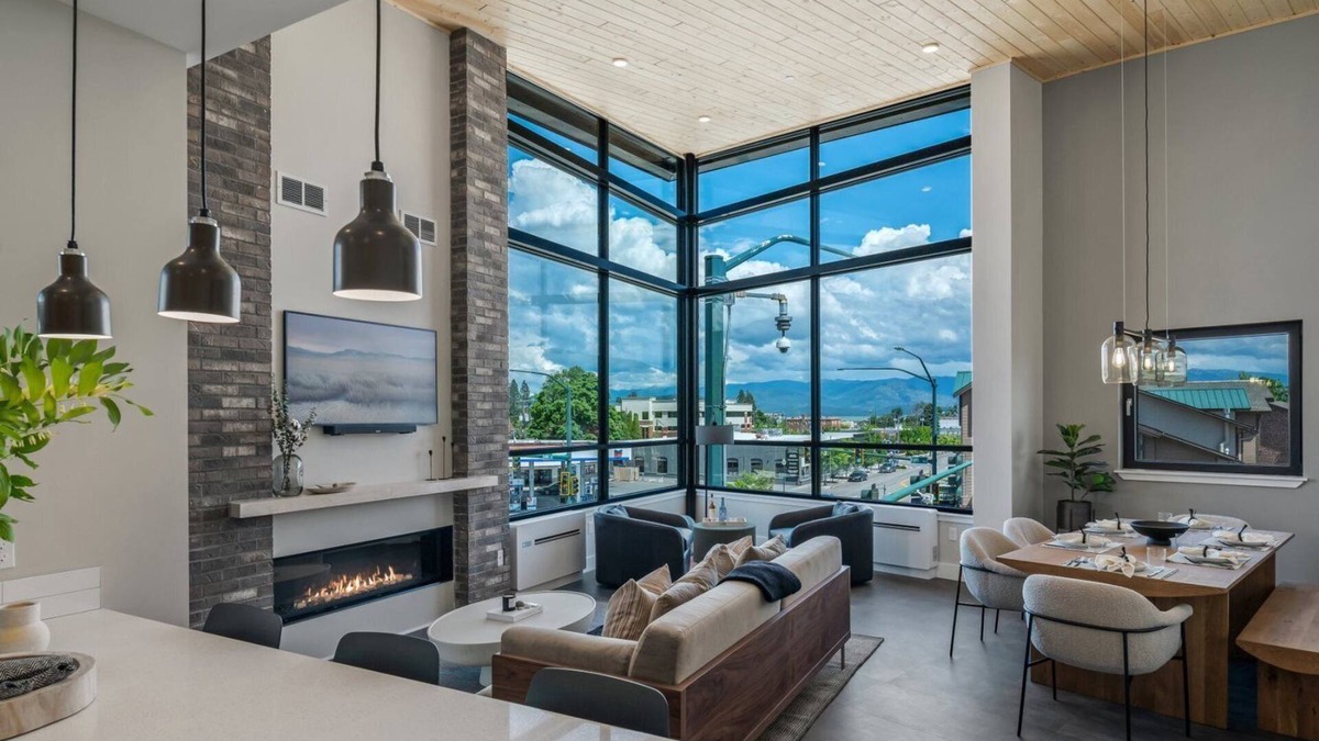 Sandpoint Condo | Top-floor Condo w/Rooftop Hot Tub in Downtown