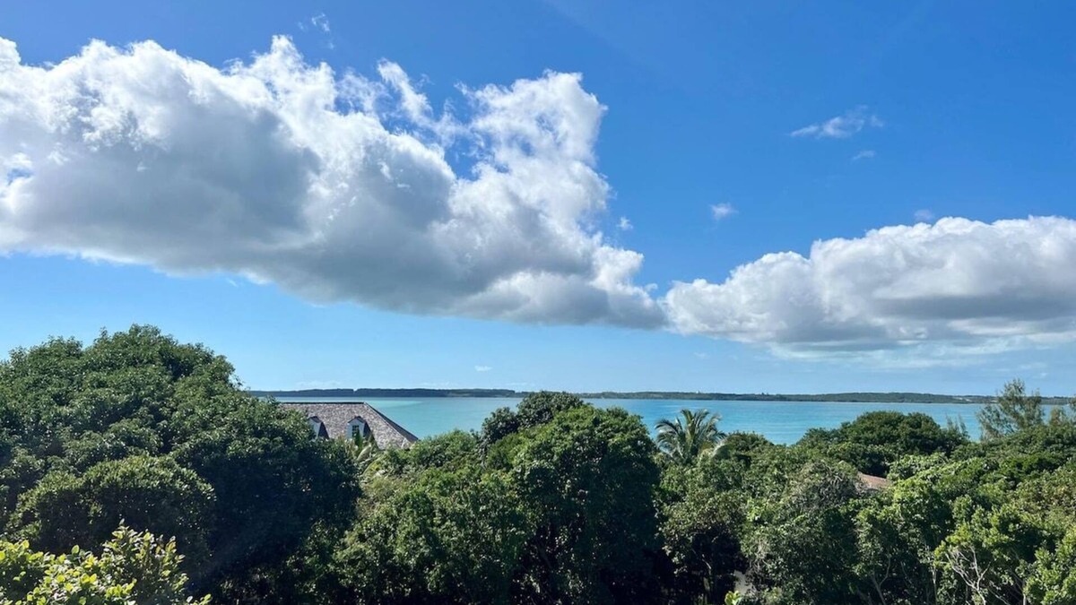 Triana Shores Apartment | Top Floor Condo, Walk to Pink Sands Beach