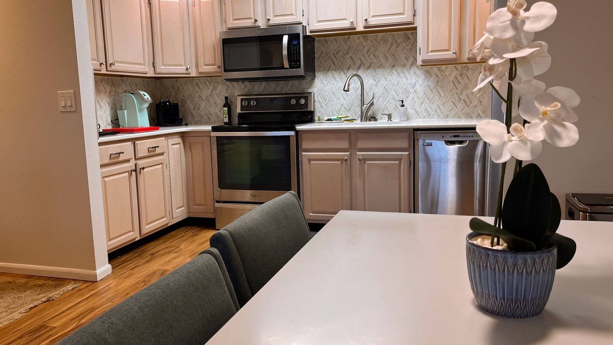 Glenwood Grove - North Iris Condo | Top-floor Condo with Mountain Views