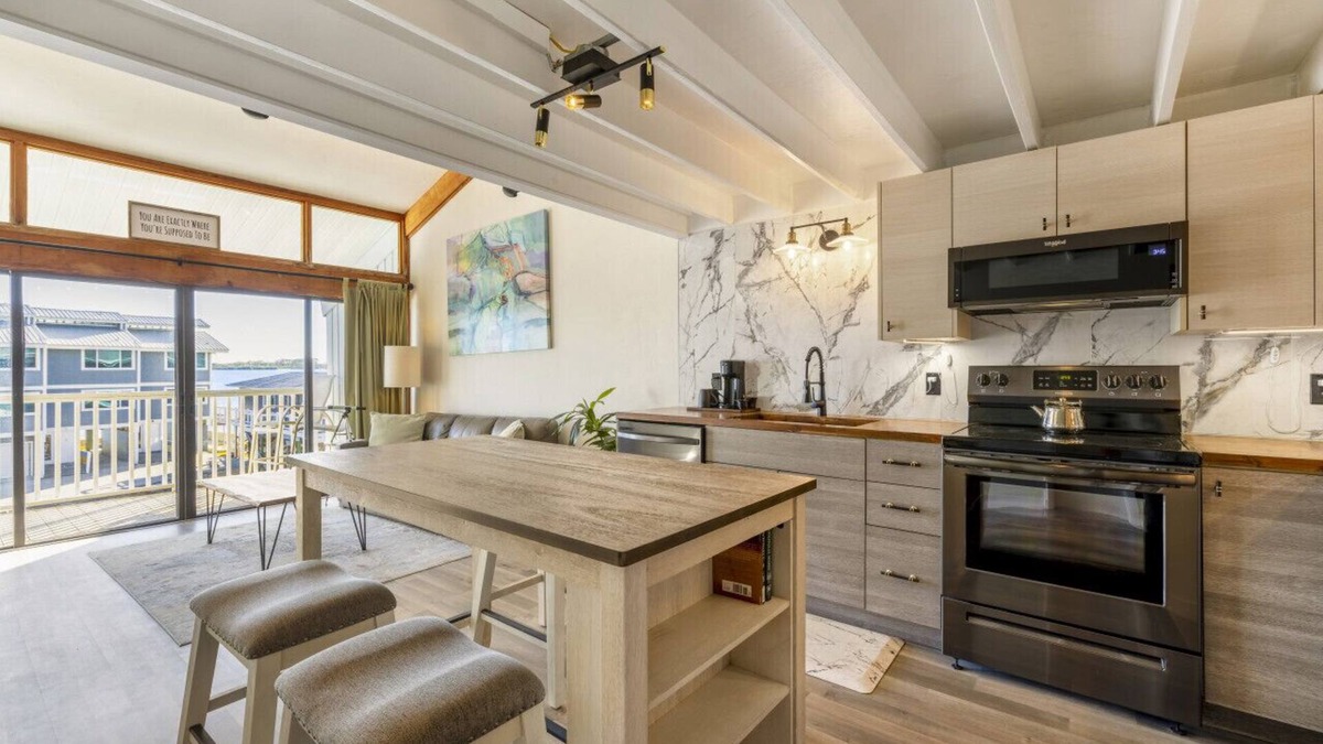 Cedar Key Condo | Top floor condo with sunset Gulf views