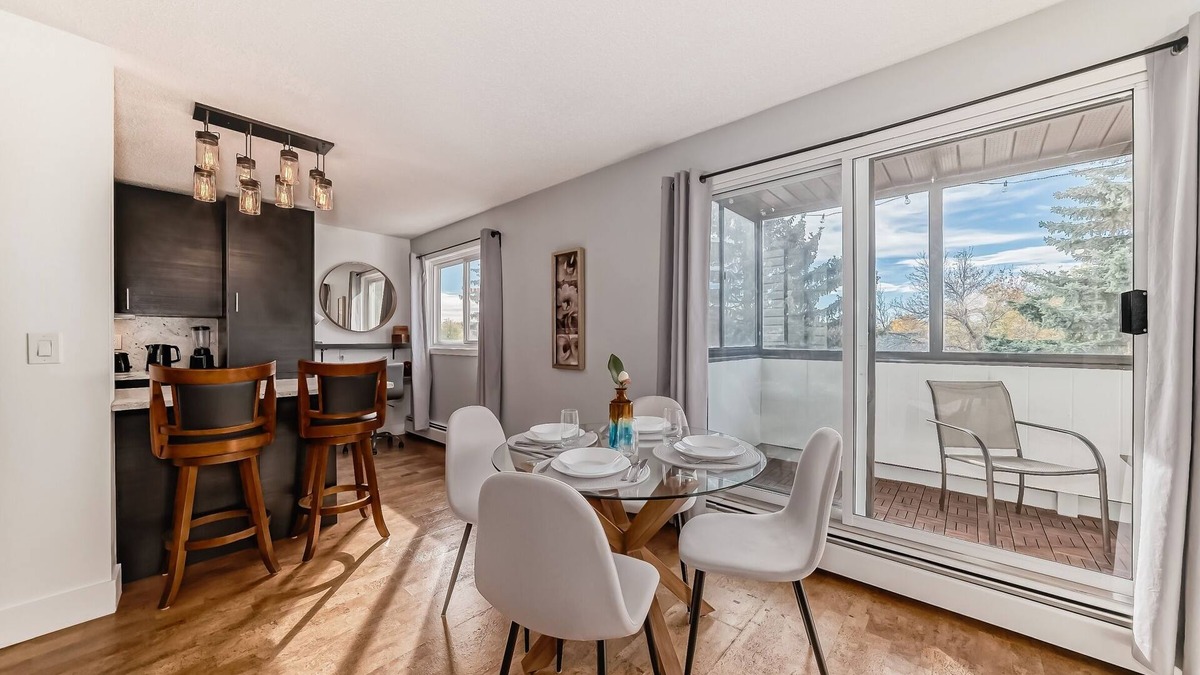 Fort Saskatchewan Apartment | Top Floor Executive Luxury Condo Heated Underground Parking & only 3km’s to Dow