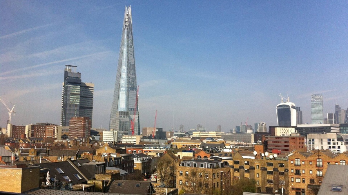 Bermondsey Apartment | Top floor flat/penthouse/loft with amazing views. Bermondsey Street, London SE1.