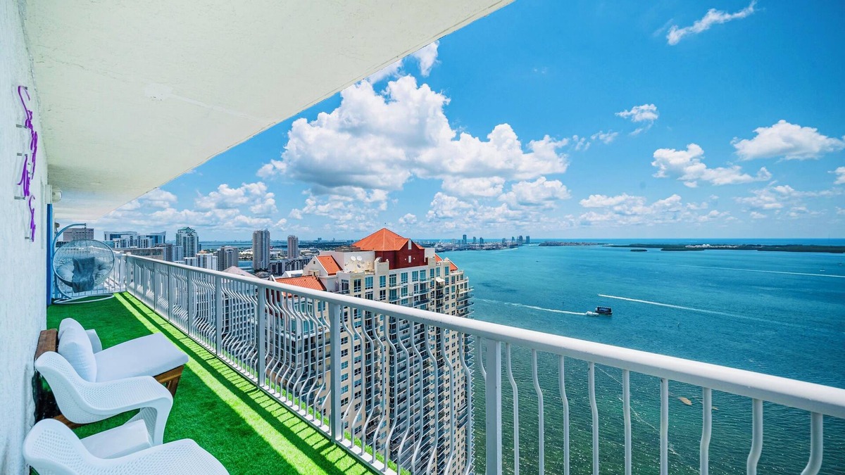 Brickell Condo | Top Floor Front Facing Penthouse Overlooking The Whole of Miami