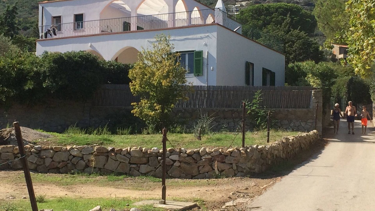 Arenella Villa | Top floor in a stunning villa on the sea with panoramic terrace and tennis court