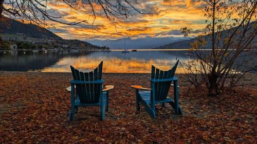 Vernon House | Top Floor Lakeshore Views Near Skiing