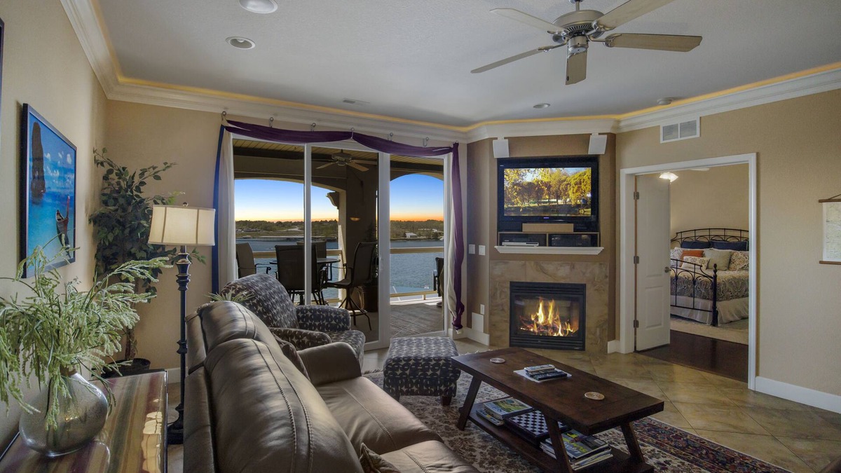 Osage Beach Condo | Top-Floor Lands End Luxury Condo - Elevator - Waterpark - Pool - Wi-Fi & More!