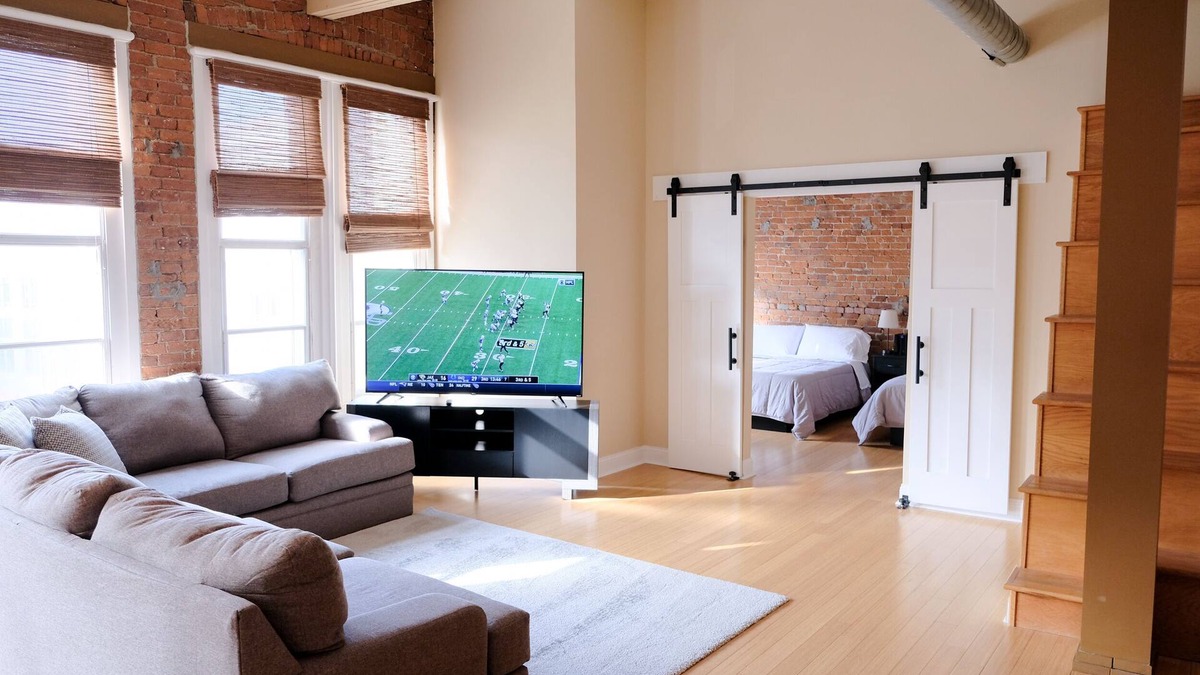 Wholesale District Condo | Top Floor Loft! 4 Bedrooms and 2,000 sq ft