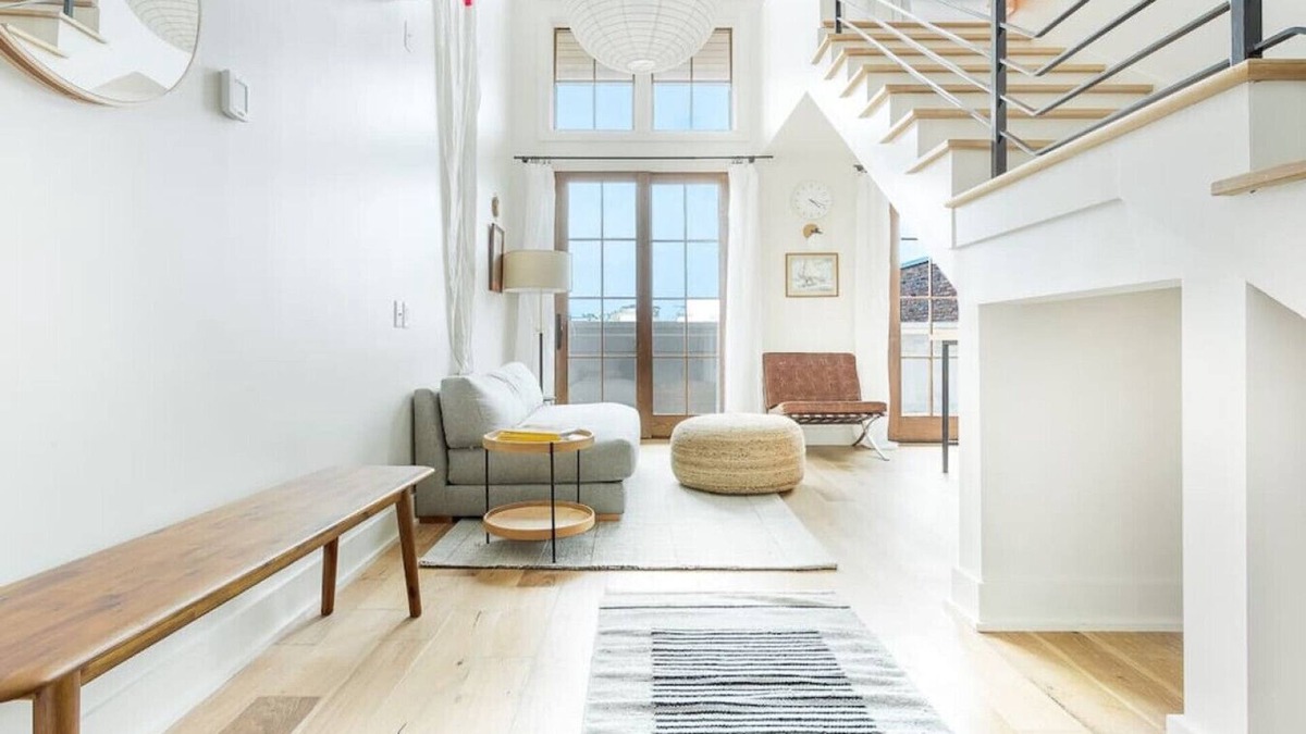 Yamacraw Village Apartment | Top Floor Loft With Patio