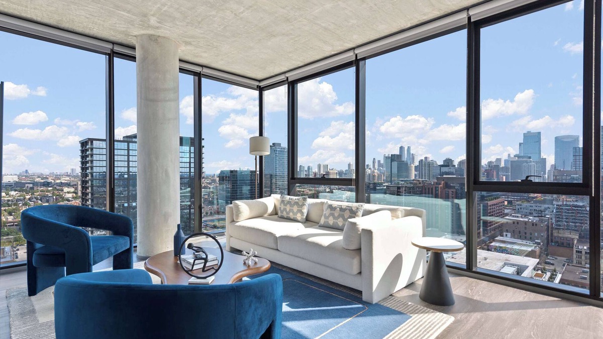 West Loop Apartment | Top-Floor Oasis: 2BR in Heart of Fulton Market