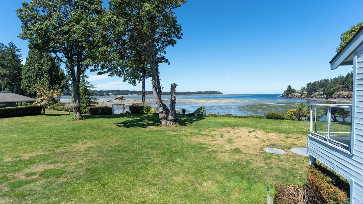 Regional District of Nanaimo Condo | Top floor ocean view 2 bedroom, 2 bathroom condo!