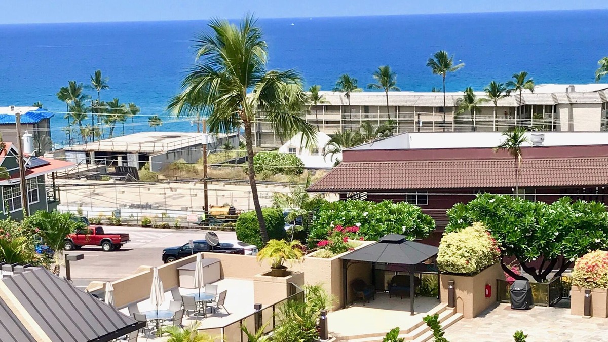 Historic Kailua Village Condo | Top floor, Ocean view! Very quiet 1 bed/2 bath.