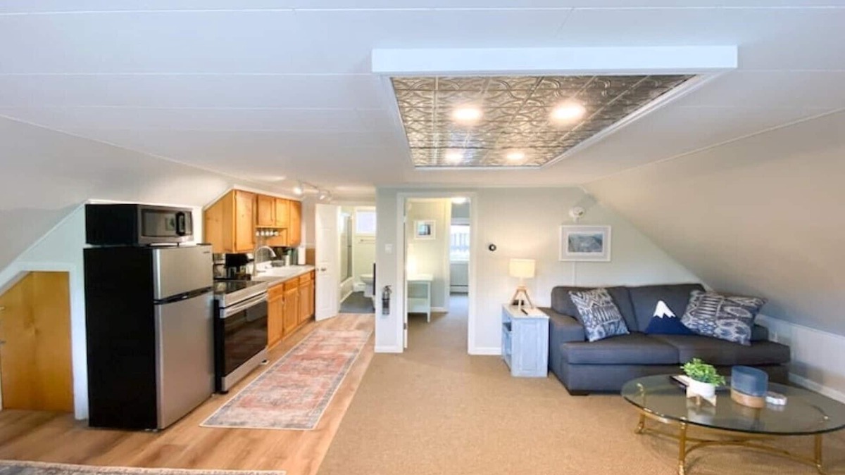 Kingfield Apartment | Top Floor River View Apartment