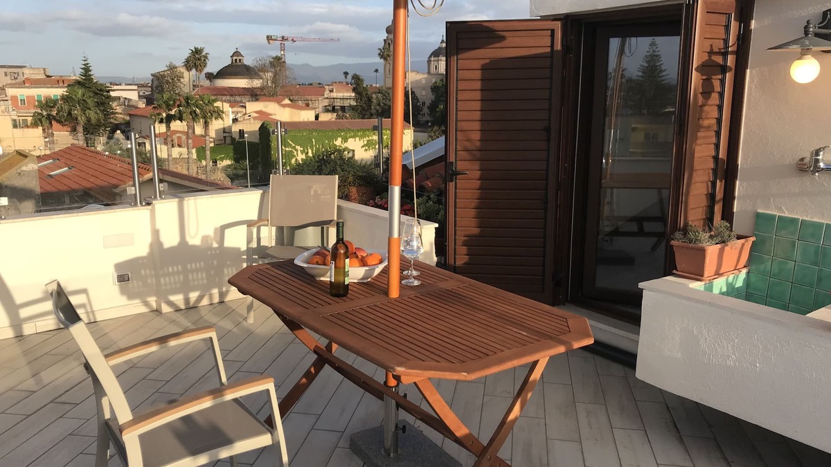 Oristano Apartment | Top floor small loft overlooking the old town near to the beach