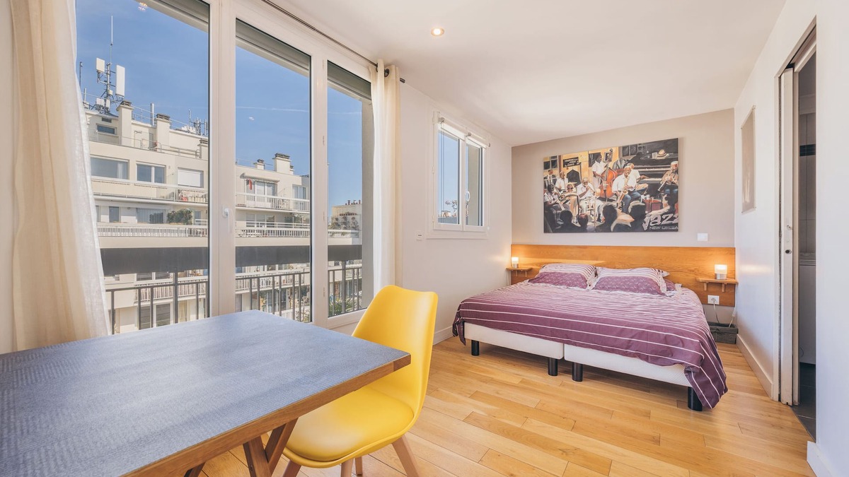 Enfants-Rouges Apartment | top floor studio between Oberkampf and Canal Saint Martin