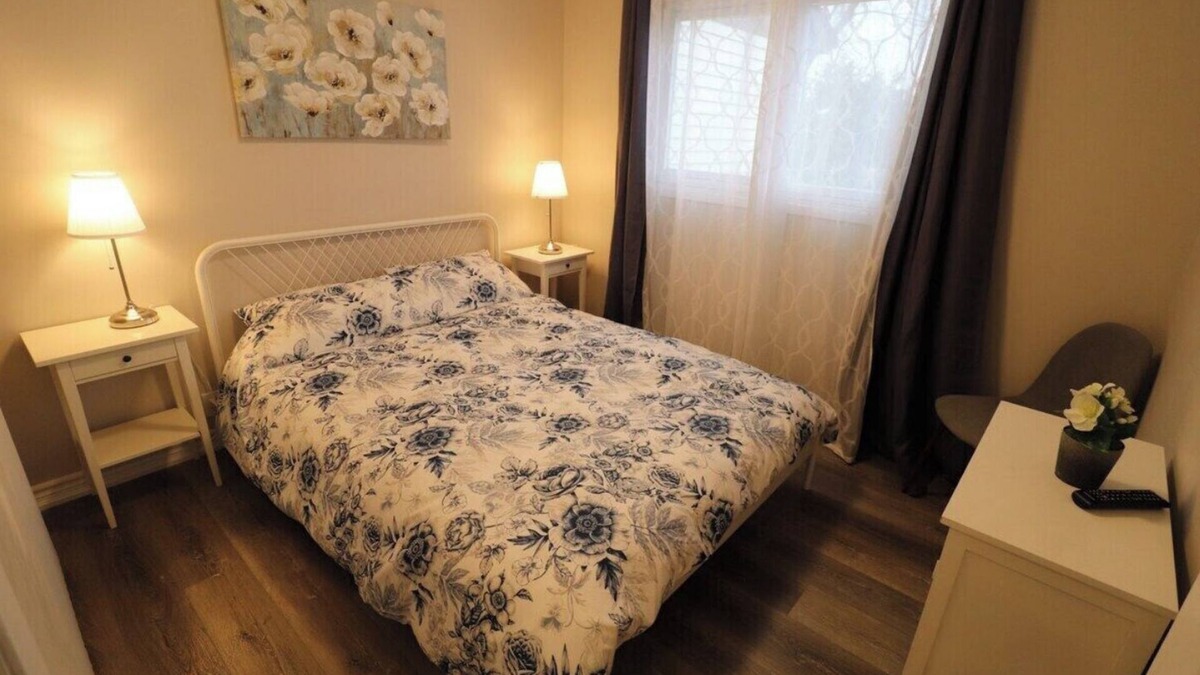 Thornhill House | TOP Floor Stylish Duplex In Thornhill near Toronto