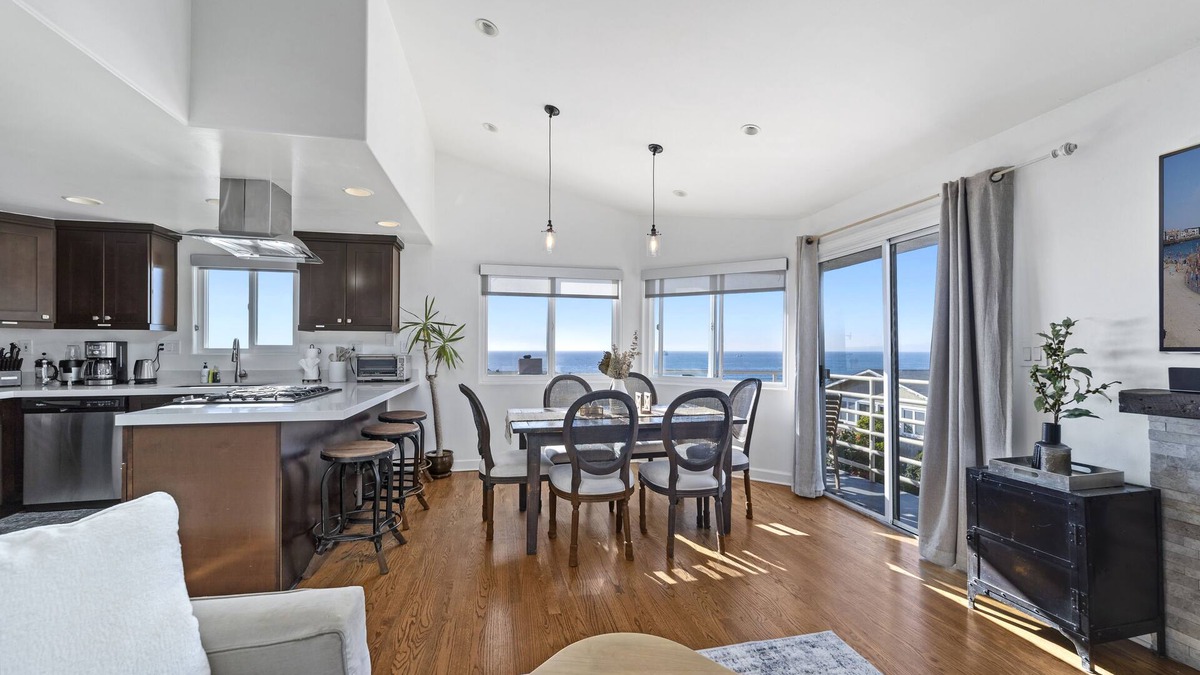 El Segundo Condo | Top Floor Unit with Panoramic Views Steps to the beach with 3 Parking Spots!