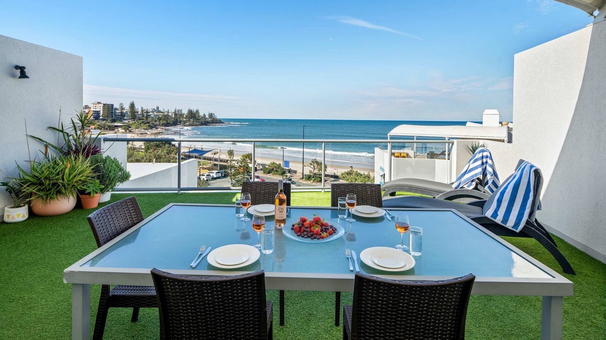 Kings Beach Apartment | Top Floor Unit With Private Rooftop Terrace