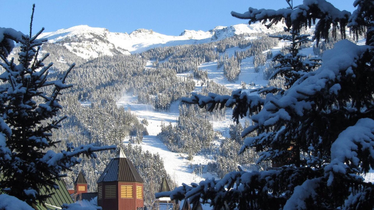 Village North House | Top Floor Views of Blackcomb Mountain, Short Walk to Gondolas