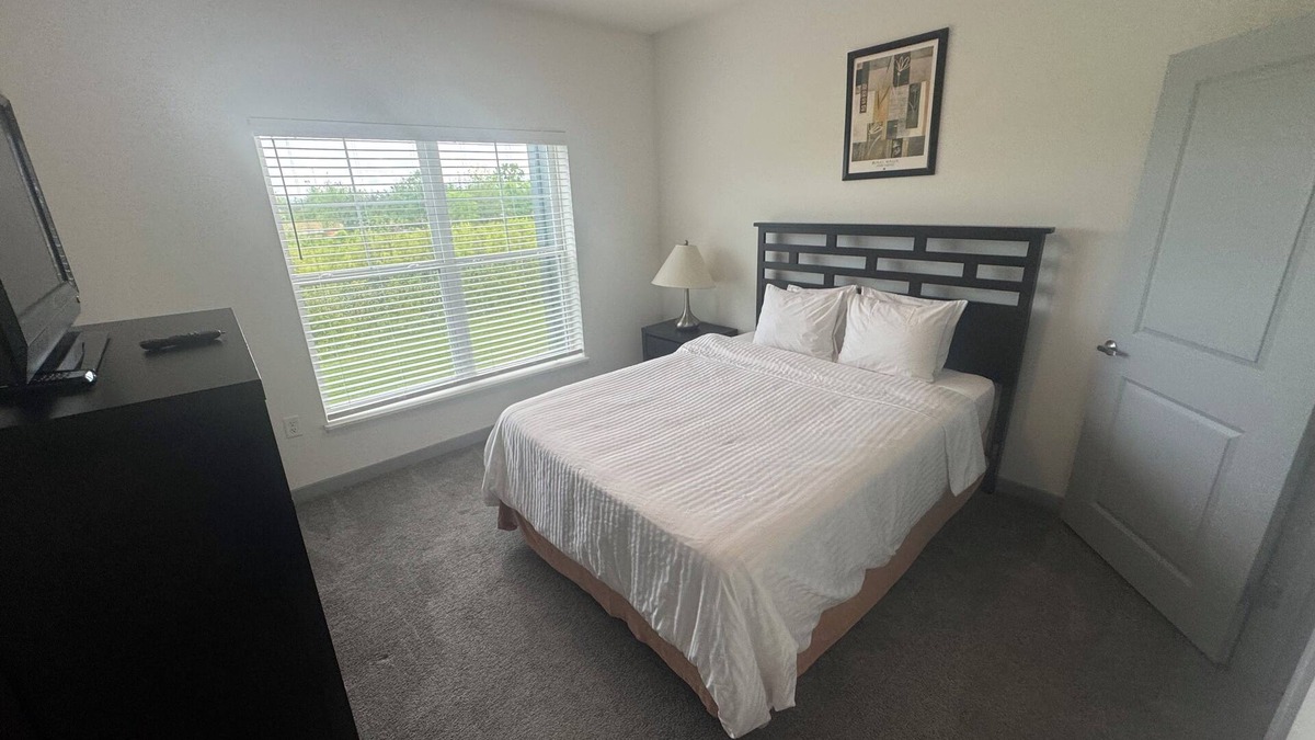 Tuttle West Apartment | Top floor w/balcony in Hillard/Dublin