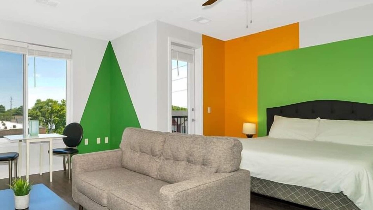 Downtown Indianapolis Apartment | Top Flr Large Studio Pool Gym Free Parking