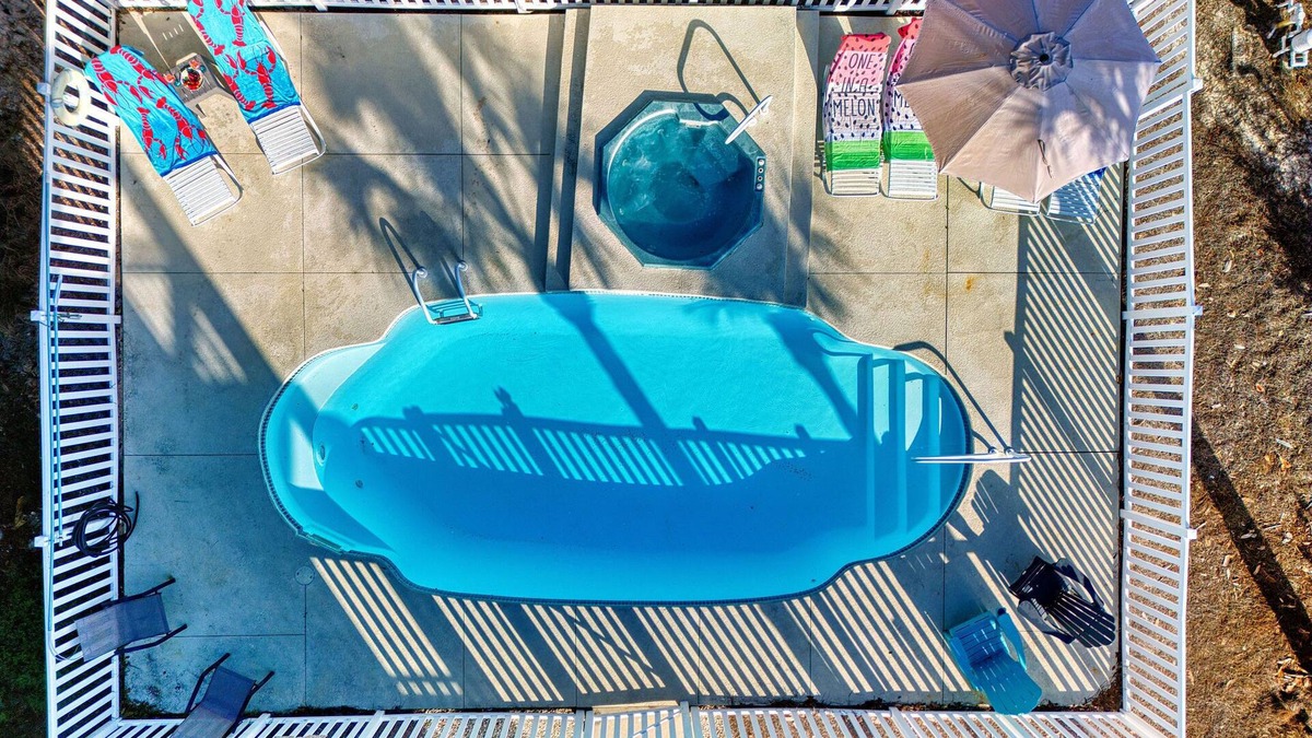 East End House | Top Gun: Private Pool, Hot Tub, Elevator, 4 BR/4.5 BA, sleeps 9 Ocean Views!