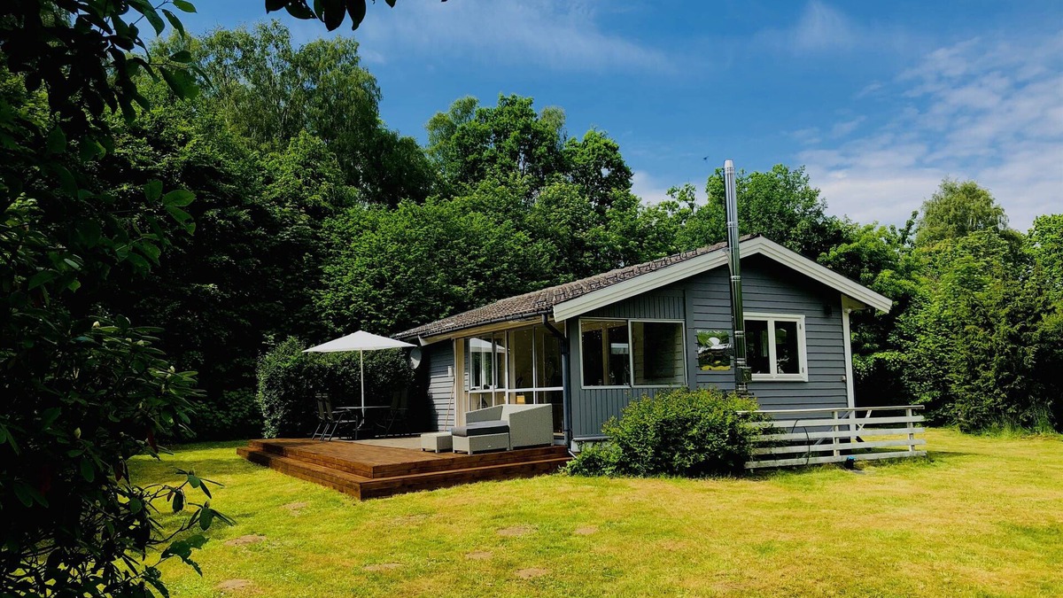 Laholm House | TOP holiday home at Laholm/Mellbystrand with sun terrace, fireplace + conservatory
