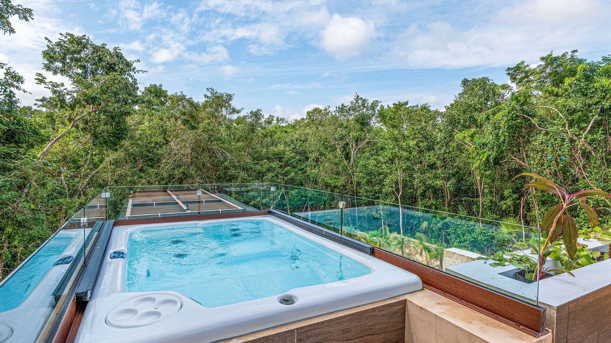 Tankah Apartment | Top level apartment with jacuzzi, shared pool, gym, & tennis courts