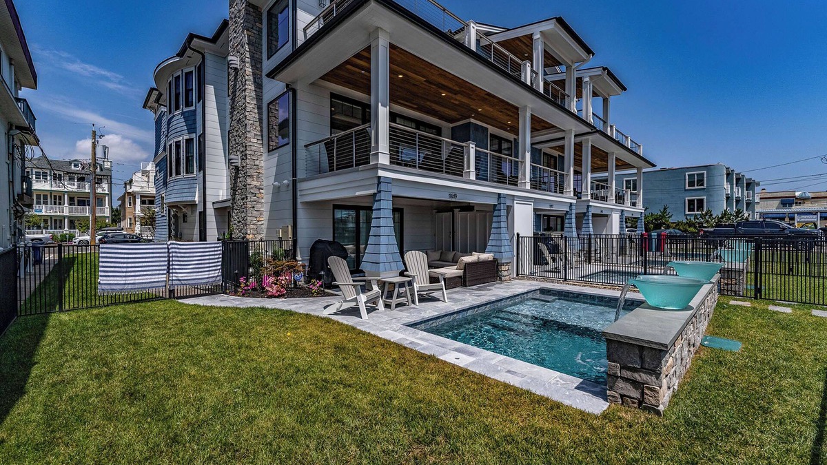 North End Condo | Top Level Luxury BeachFront on Boardwalk, Roof Deck, Pool & Elevator! 6BR/7BA!