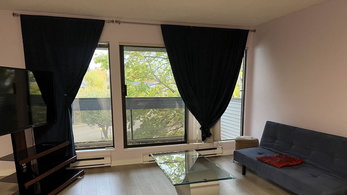 Richmond Apartment | Top Level Spacious 2 Bedroom 2 Bathroom Condo - Steps to shopping plaza