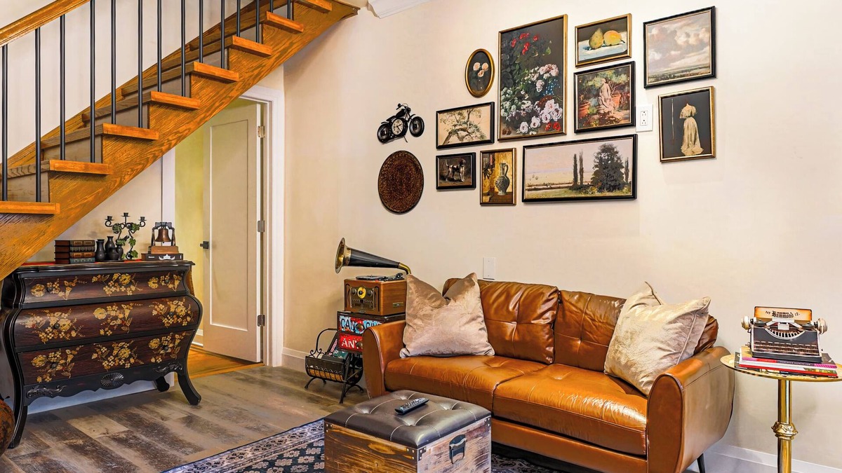 Center City Apartment | Top Location! 3BR Designer Home in Rittenhouse Sq