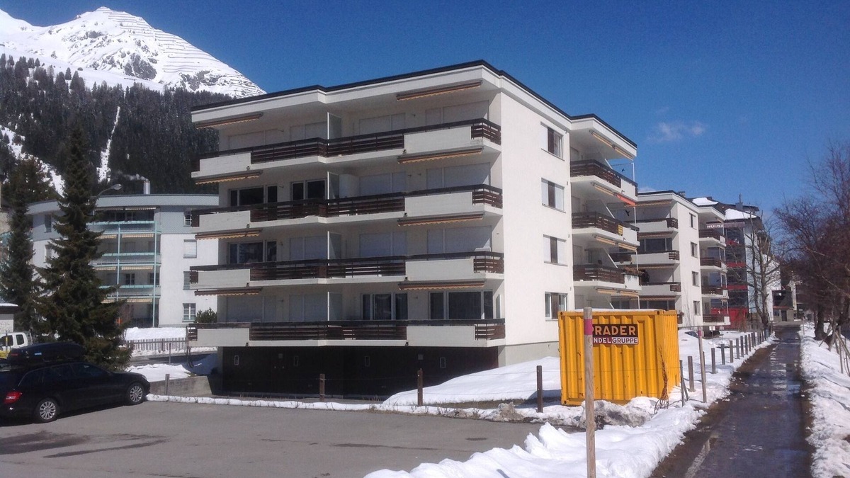 Davos Apartment | Top location right next to the Jakobshorn cable car, ideal for sports enthusiasts and hikers