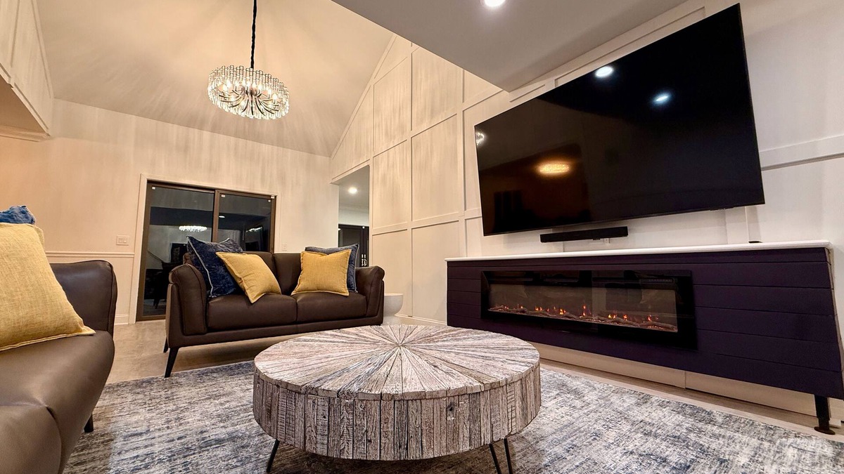 Vernon House | Top Luxe Oasis: Ski's, Hike, Golf, Fine Dining, Fireplace, Ultimate Relaxation