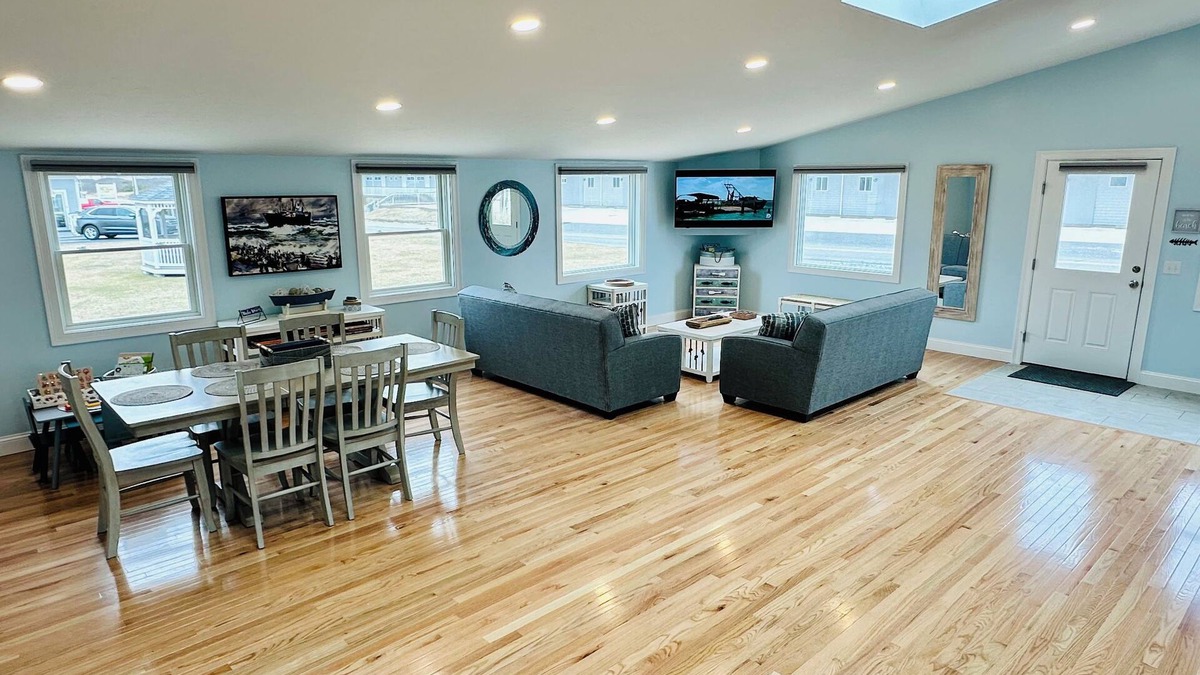 North Truro Resort | Top Mast Resort-Anchor House, Private Beach Access.