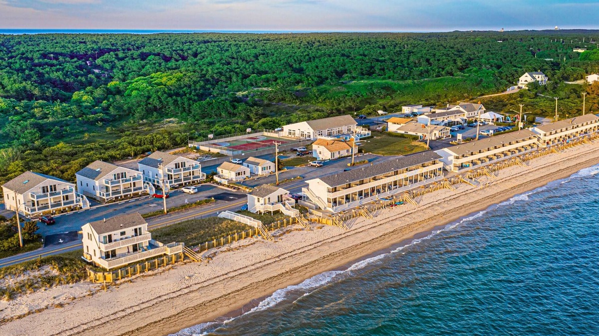 North Truro House | Top Mast Resort- Shore House! Beach, Pool, Housekeeping and more!