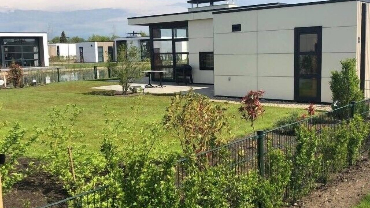 Doesburg House | Top modern chalet 'RiverLodge' with large garden on the IJssel