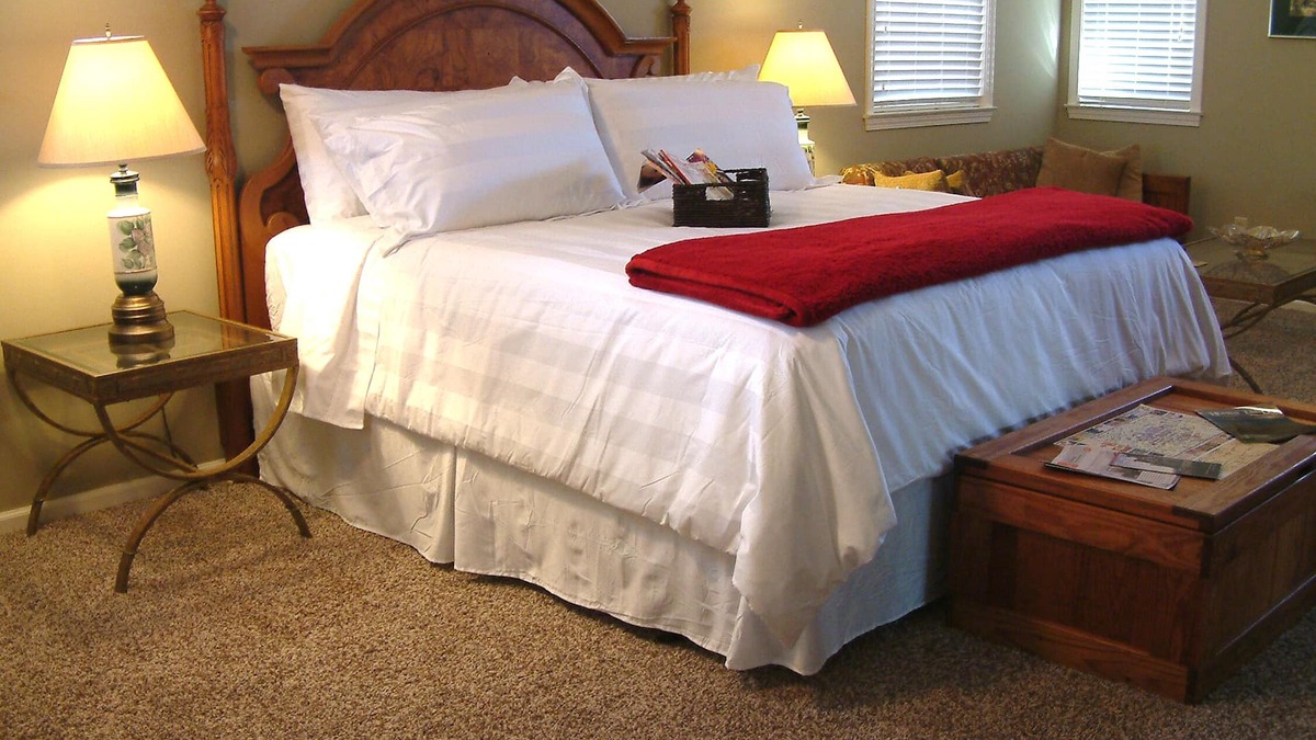Asheville Ski Chalet | Top O' The Knob, Private Entrance, Romantic Getaway, Private Deck, and Fire Pit