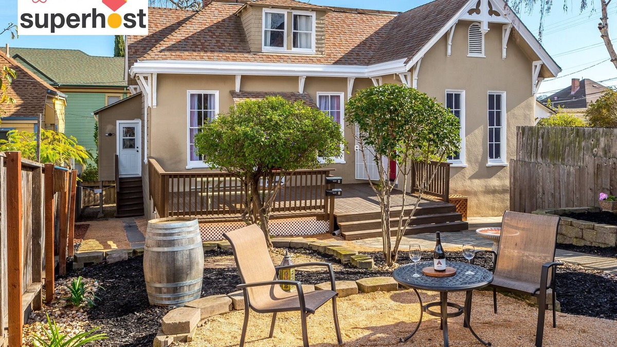 Vallejo Apartment | ~ Top of St. Vincent Hill ~ Walk to Farmers Market, SF Ferry, & Transit Hub ~