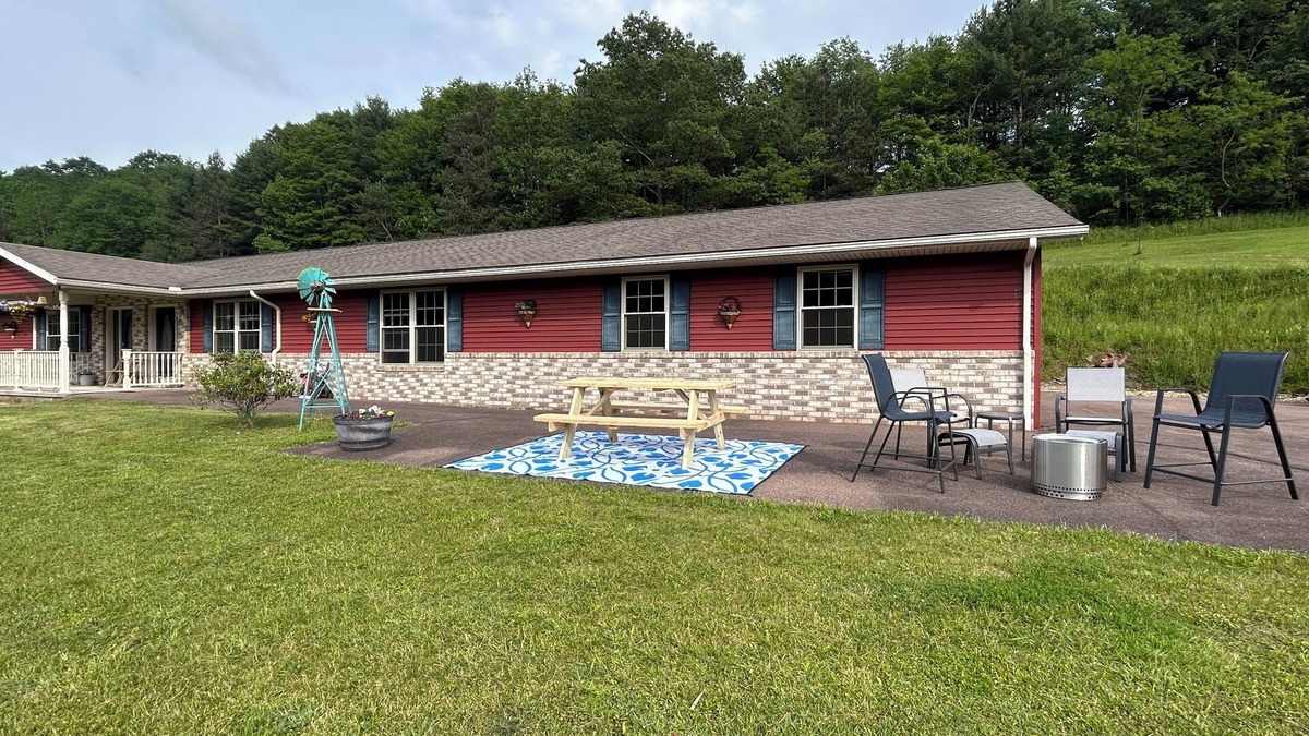Meyersdale House | Top of the GAP guesthouse on the Eastern Continental Divide.