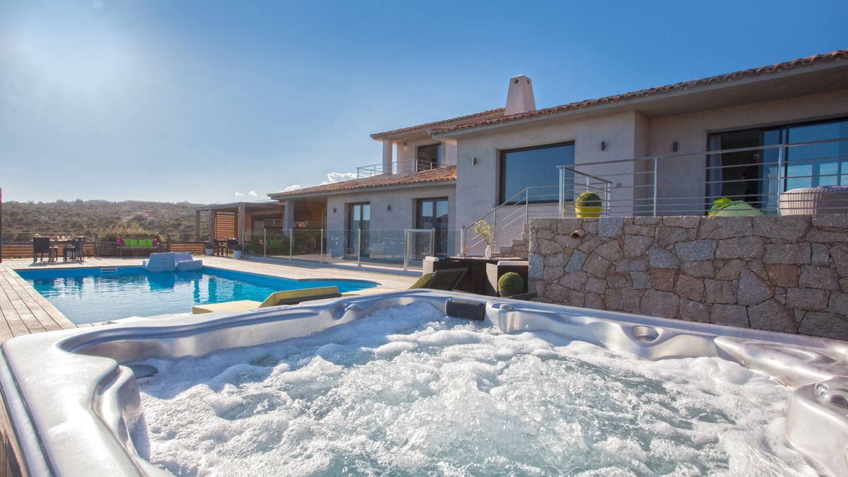 Santa Giulia Villa | Top-of-the-range mondern villa between Santa Giulia & Palombaggia, sea view