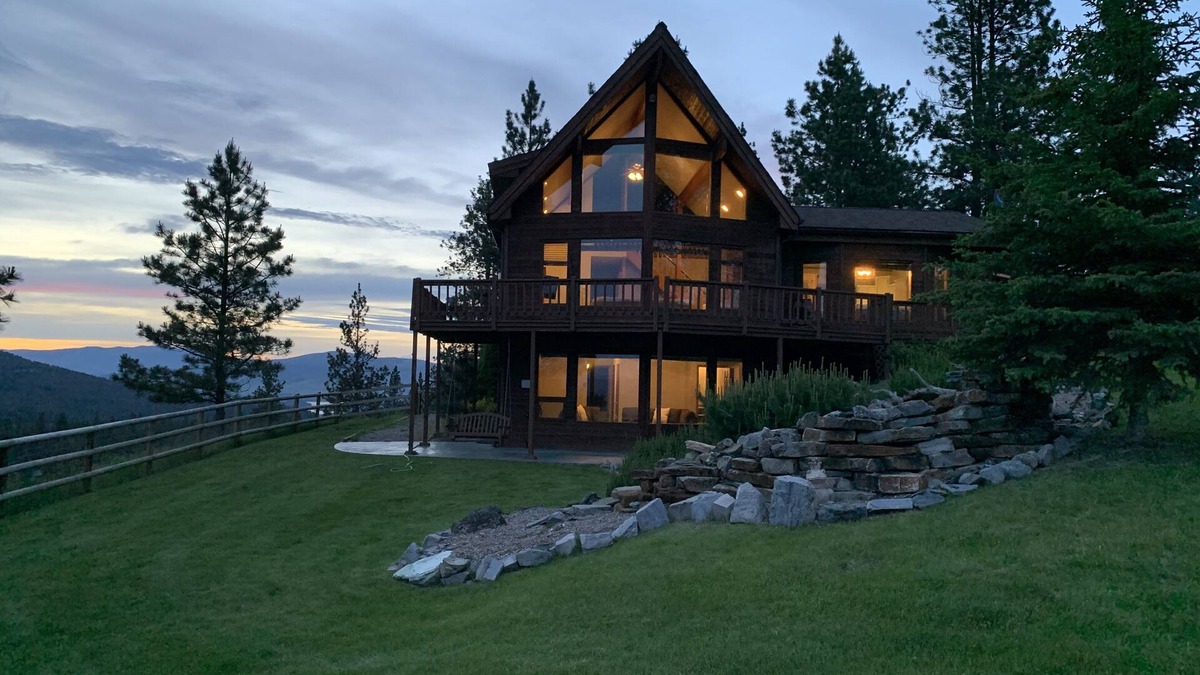 Polson House | Top of the World cabin at Flathead Lake